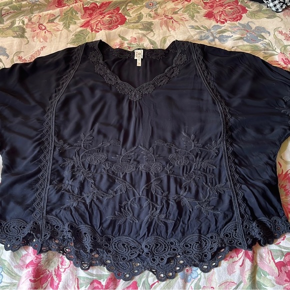 XCVI Size 2X Elicia Embroidered Popover Top Black-on-Black VNeck Johnny Was Vibe - Picture 9 of 14